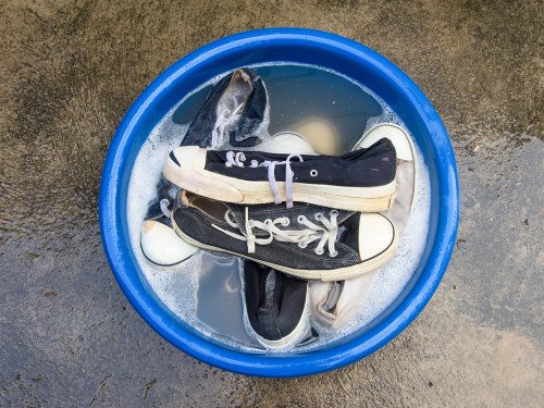 Come pulire le scarpe da ginnastica con metodi naturali