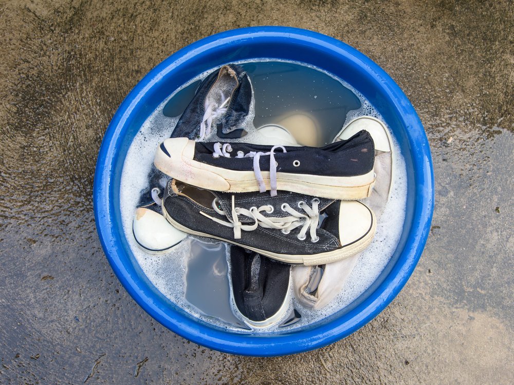 pulire le scarpe da ginnastica