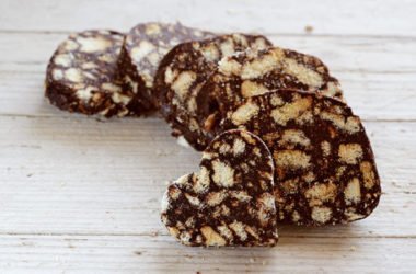 Salame di cioccolato vegan: ricetta ed ingredienti