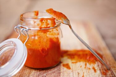 Ecco la ricetta del ketchup fatto in casa, una alternativa al prodotto industriale che ti sorprenderà