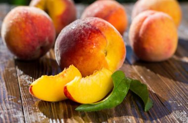 Pesche: proprietà e ricette con questo frutto