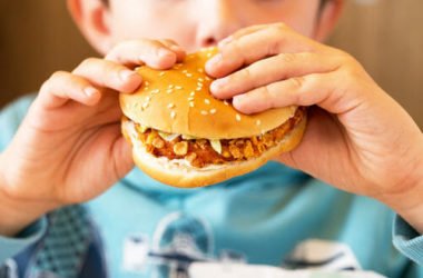Junk food o cibo spazzatura: vediamo quali sono i cibi da evitare o almeno da limitare