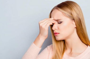 Mal di testa: i vari tipi, le cause e quali rimedi naturali per combatterlo
