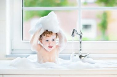 Come riconoscere l’allergia al bagnoschiuma e quali sono i migliori rimedi naturali?