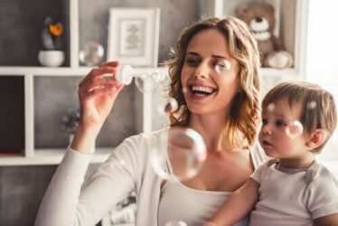 Ecco come fare le bolle di sapone in casa per i bambini