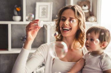 Un gioco per tutta la famiglia: ecco come fare le bolle di sapone in casa per i bambini