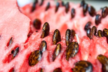 Semi di anguria, una risorsa inattesa: ecco come utilizzarli in cucina