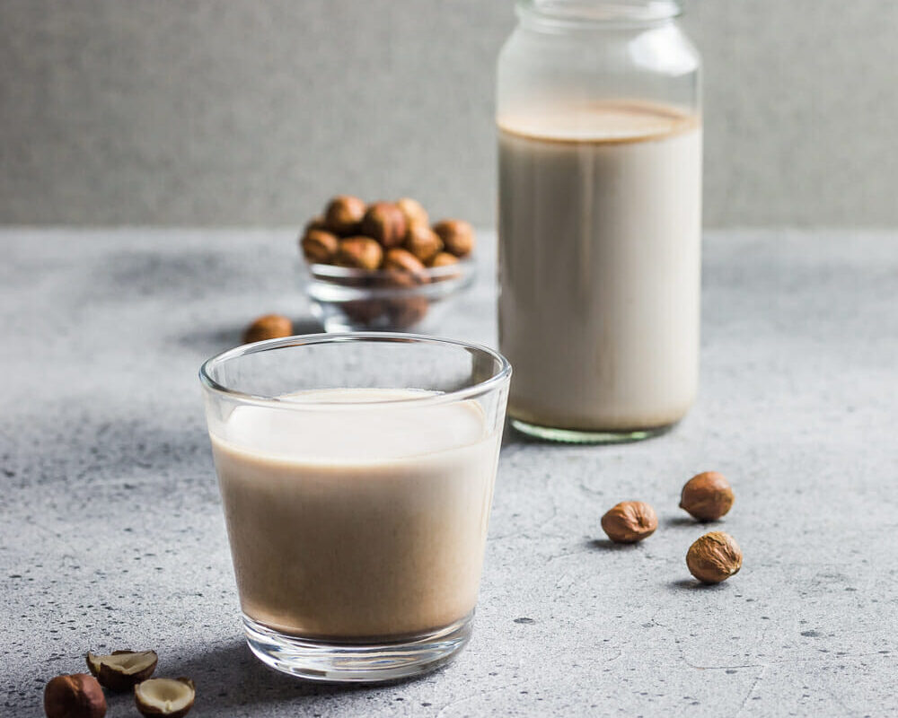 Latte di nocciole