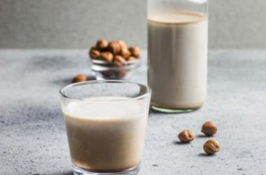 Comment faire du lait de noisette à la maison: le guide pratique