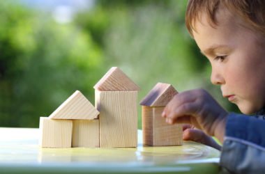 Ecogiocattoli: giocare con le costruzioni in eco-legno