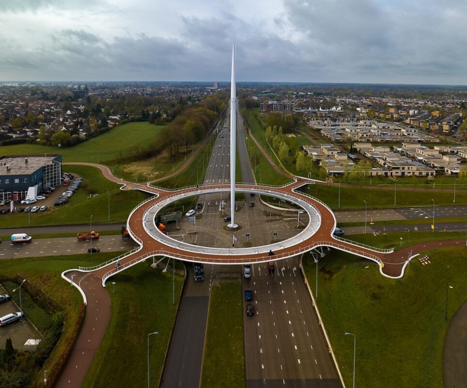 hovenring Un incrocio sopraelevato dedicato alle bici in Olanda