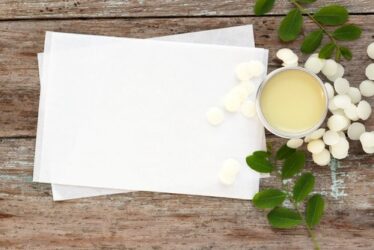 Come farsi una crema per labbra con ingredienti naturali