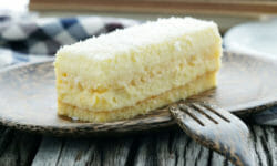 Torta al cocco: la ricetta facile da provare