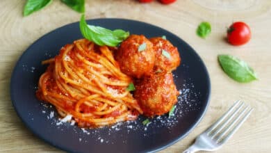 Spaghetti con polpette vegetali di lenticchie e funghi