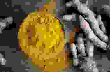 Guida ai benefici ed alle proprietà della curcuma con anche controindicazioni e tante ricette anche di bellezza