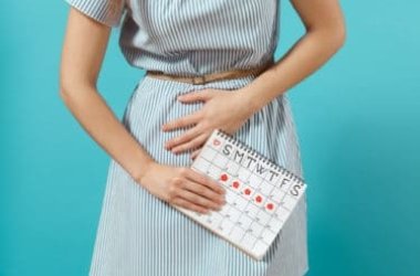 Sindrome premestruale: come affrontarla con rimedi naturali