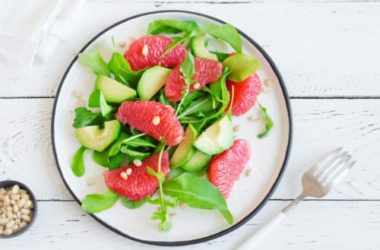 Provate l’insalata di pompelmo, ricetta estiva molto gradevole ed efficace contro il caldo