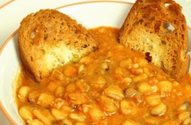 Proprietà e benefici della cicerchia, un legume antico che presenta alcune controindicazioni