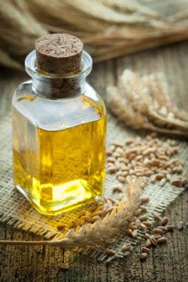 Olio di germe di grano: proprietà e utilizzi in cosmetica ed in cucina