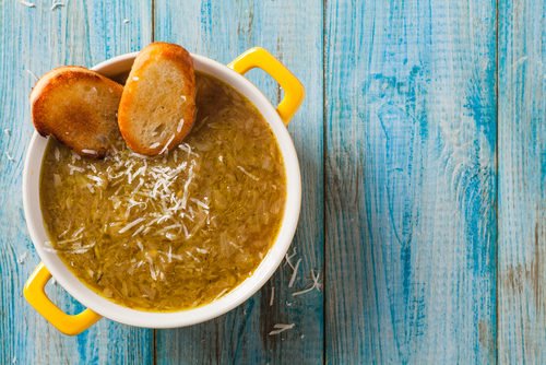 Zuppa di cipolle alla francese: “Soupe à l’oignon”