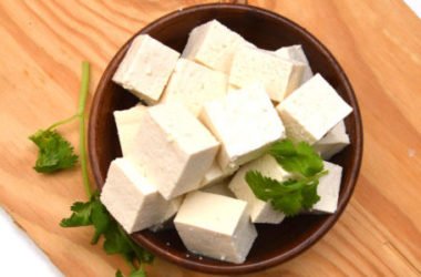 La guida al tofu, alimento sano come pochi altri: dalla ricetta casalinga agli utilizzi in cucina