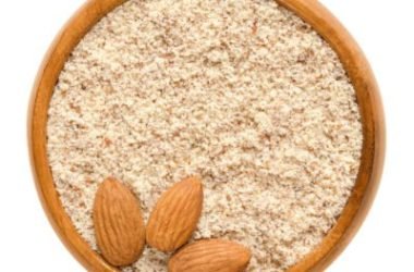 Farina di mandorle, proprietà e come prepararla da soli