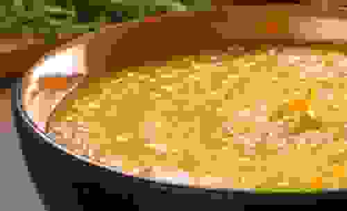 Zuppa di patate dolci: è una pietanza facile da preparare e ricca di gusto.