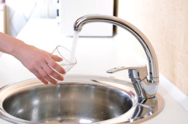 Caraffa filtrante per l’acqua: sì o no?