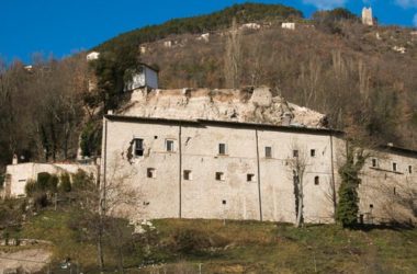 Terremoti e valanghe aggravati dai comportamenti dell’uomo