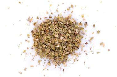 Guida all’origano, una pianta aromatica utilizzata in cucina e in medicina naturale