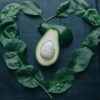 Le proprietà dell’avocado e le migliori ricette per portarlo in tavola