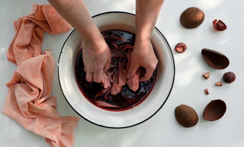 Tingere tessuti e vestiti