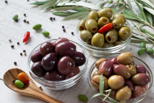 Come conservare le olive: olive in salamoia, olive sott’olio e olive sotto sale