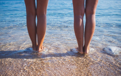 Gambe gonfie: cause, sintomi e rimedi naturali