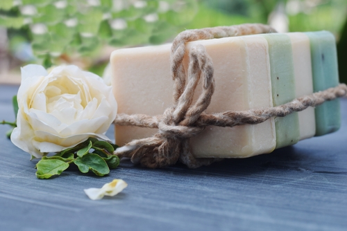 Sapone Di Alloro Di Alloro Naturale Biologico Con Olio D'oliva E Foglie Fotografia Stock - Foto 11