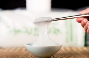 La ricetta casalinga per fare la colla di riso, una colla atossica ed interamente naturale