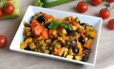 Caponata di verdure: due varianti da provare