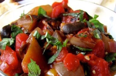 Caponata di verdure: due varianti da provare