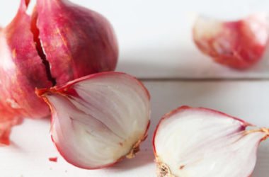 Scalogno: proprietà e benefici di pianta e bulbo
