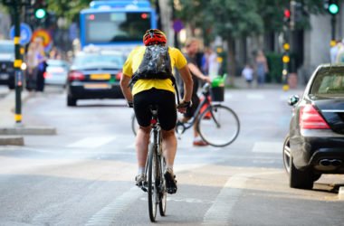 Perché i ciclisti non rispettano i segnali stradali? Problemi e soluzioni