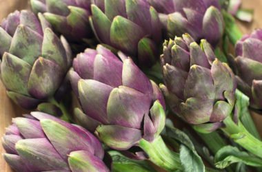 Le fantastiche proprietà dei carciofi e le migliori ricette per portarli in tavola