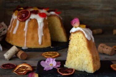 La ricetta della torta al limone, una delle ricette di dolci più semplici