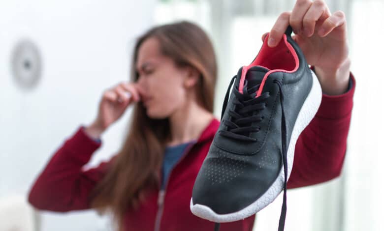 come togliere i cattivi odori delle scarpe