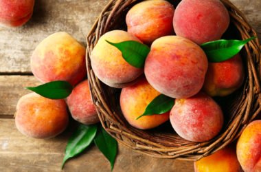 Pesche: proprietà e ricette con questo frutto