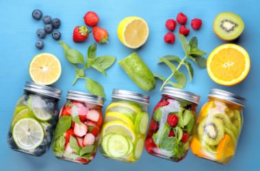 Provate queste cinque varianti di acque aromatizzate detox fai da te