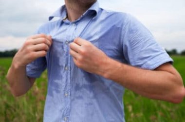 Sudorazione eccessiva: cause e rimedi naturali