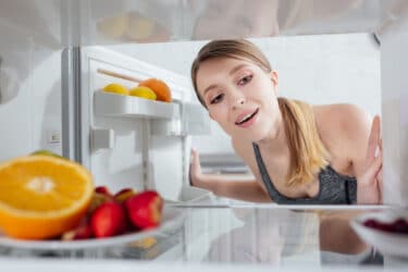 Tutti i consigli ed i suggerimenti per pulire il frigorifero in modo naturale
