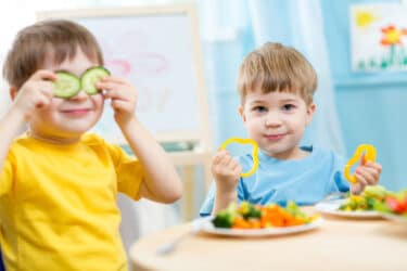 Ricette e trucchi per far mangiare frutta e verdura ai bambini