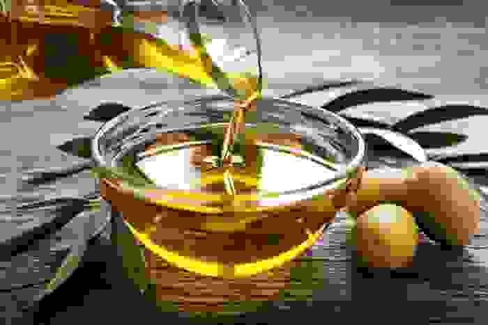 Pulire le tapparelle con l'olio di oliva