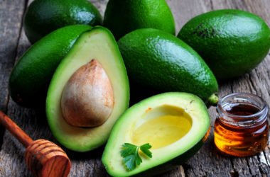 Maschera per capelli secchi avocado e miele: ingredienti e preparazione